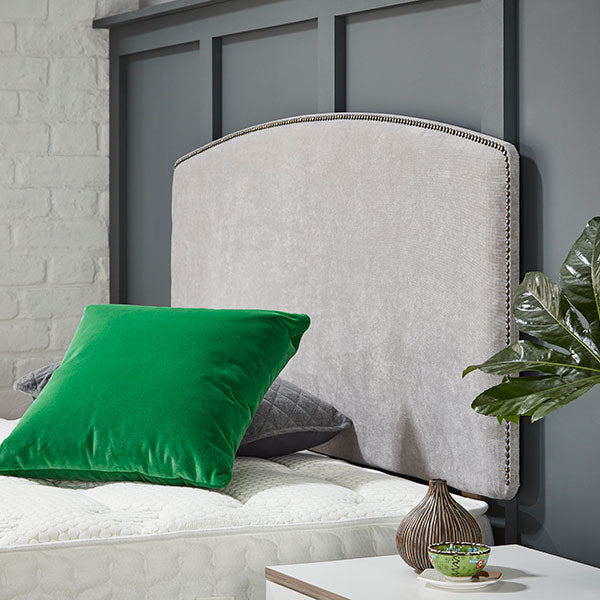 reading curve upholstered fabric buttoned headboard strutted